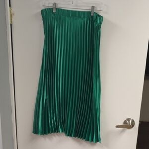 Haute Monde Vibrant Green Pleated Midi Skirt
